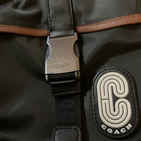 Coach C9836 Blk w/ trim…NEW…Never Used…Coin Purse Still Attached - Picture 4 of 9